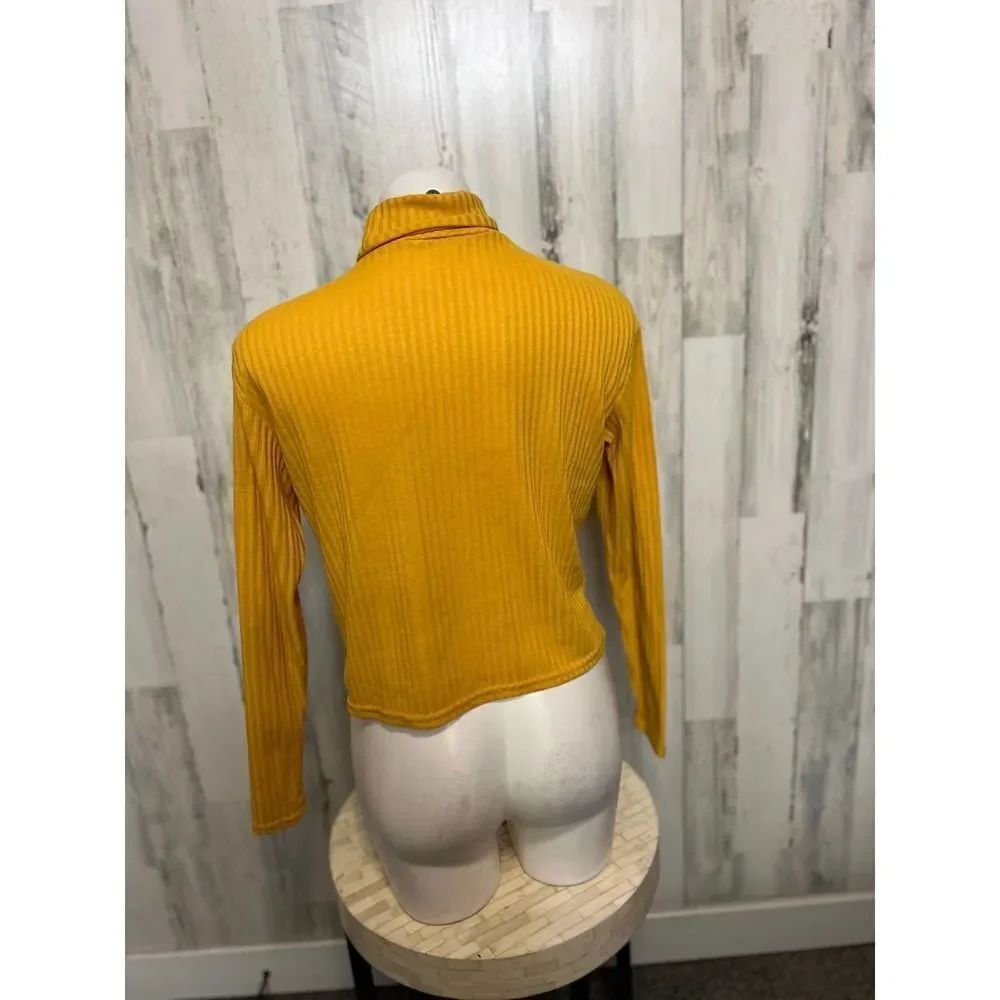 Mustard color turtle neck - Picture 3 of 5